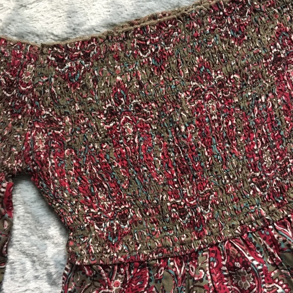 SOLD Smocked Off The Shoulder Floral Hollister Top - Picture 5 of 6